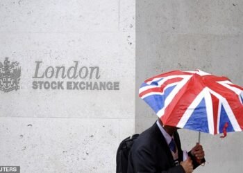 Alphawave shares slumped after the tech group posted an operating loss of £2.1m
