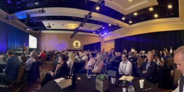 Executives and security professionals sit in a conference room at Black Hat USA listening with rapt attention to Omdia analysts