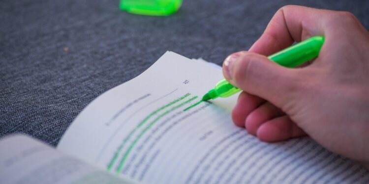 Use 'Close Reading' to Retain Every Detail When You Study