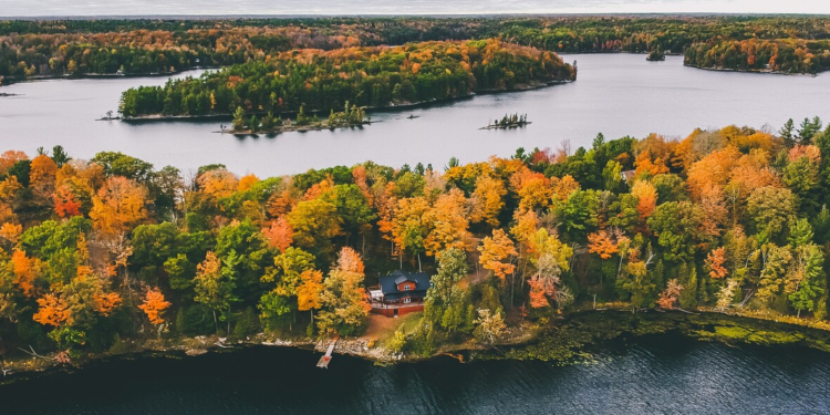 15 Best Airbnbs for Enjoying Fall Foliage, From Vermont to Colorado