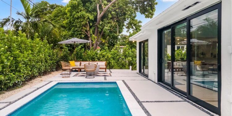 17 Best Airbnbs in Miami (2023): South Beach, Wynwood, Brickell, & More