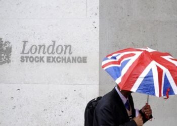 BUSINESS CLOSE: HL and AJ Bell assets soar; Hipgnosis strategic review; Fund firms struggle for inflows