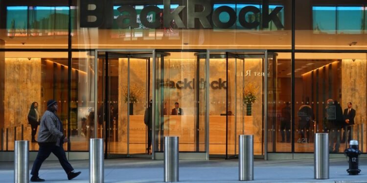 Bitcoin Suddenly Leaps To $30,000 Following Refuted IShares Spot ETF Approval Report