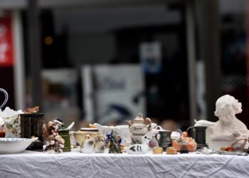 How to Shop at Flea Markets While Traveling—According to a Pro