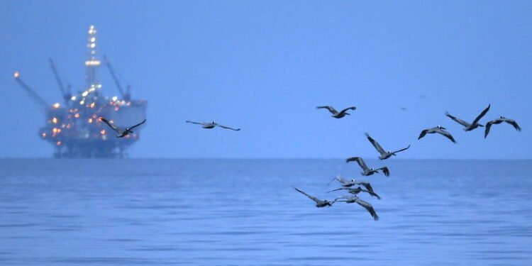 Oil down almost 4%, surrendering war premium amid Fed focus