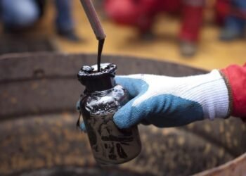 Oil eases as aid convoys arrive in embattled Gaza Strip By Reuters