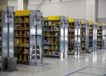 Amazon founder Bezos plans move to Miami from Seattle By Reuters