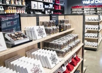 BUSINESS CLOSE: FTSE in the red; Royal Mail losses widen; Mars subsidiary to buy Hotel Chocolat