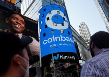 Coinbase boosts USDC interest rates amid SEC scrutiny and declining supply