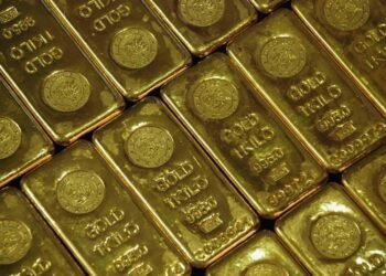 Gold prices race to near 7-mth high on dovish Fed speak