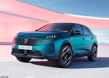 The new e-3008 will be the first Peugeot underpinned by Stellantis' new EV-specific architecture. The longest-range version should be able to cover up to 435 miles on a single charge