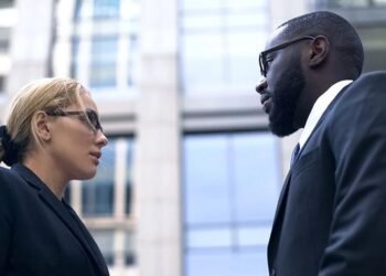 8 Tips For Disagreeing With Your Boss (The Right Way)