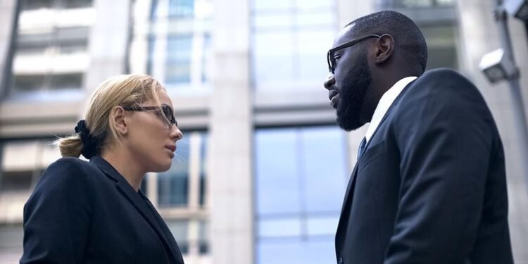 8 Tips For Disagreeing With Your Boss (The Right Way)