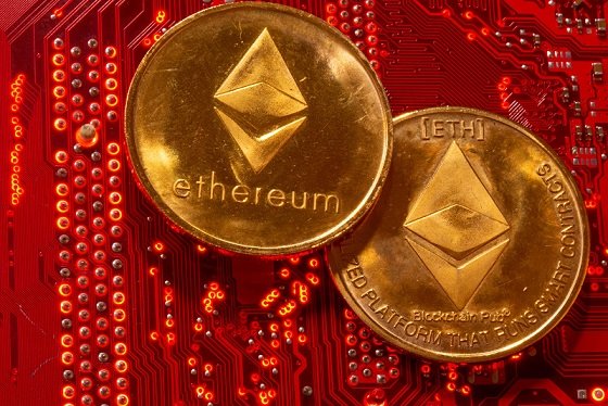 Bitcoin, Ethereum Fees Rise in Tandem as On-chain Activity Spikes