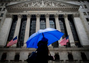Pro Research: Wall Street examines Salesforce