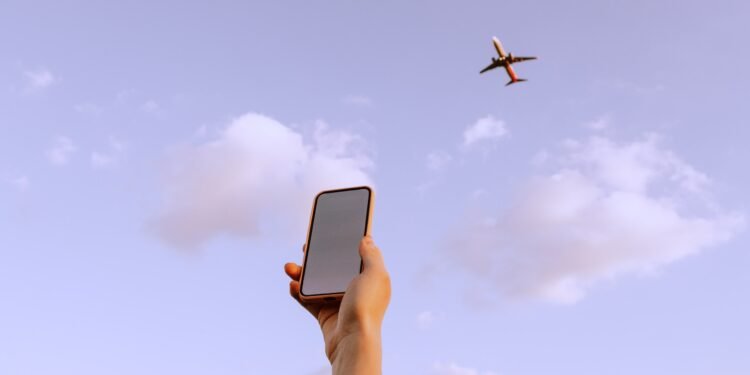 10 Lightweight Smartphone Accessories You Should Be Traveling With