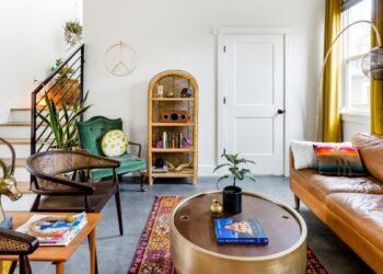 17 Best Airbnbs in Austin (2024) for Bachelorette Party Crews, Solo Travelers, & More