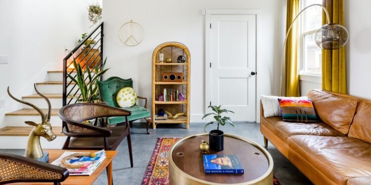 17 Best Airbnbs in Austin (2024) for Bachelorette Party Crews, Solo Travelers, & More