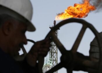 Oil prices fall as economic headwinds from interest rate worries By Reuters