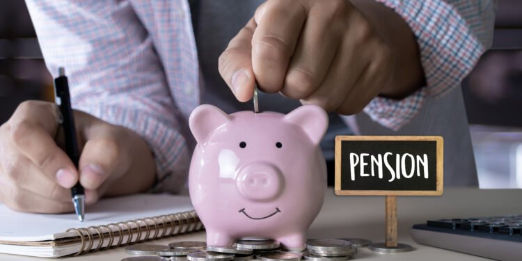 Auto-enrolment earnings threshold kept at £10,000