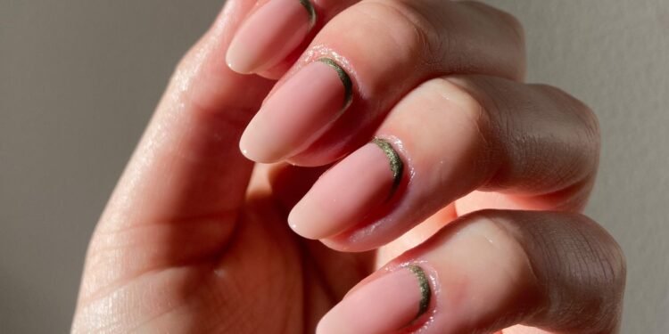 Du kennst „Clean Girl“-Make-up – jetzt kommt die „Clean Manicure“