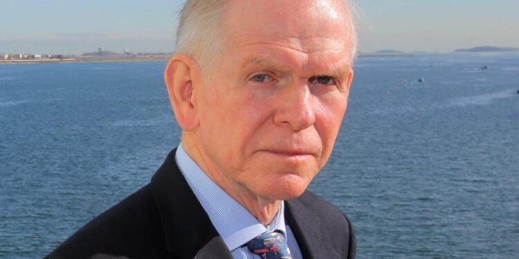 Stay away from US stocks, expect the AI bubble to burst, and brace for a recession, elite investor Jeremy Grantham says