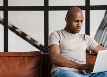 Cover Letter Mistakes: 4 Red Flags Employers Watch For