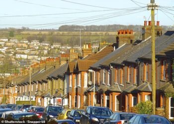 The increase pushed the average asking price to £368,118, which is still £4,776 below the peak recorded in May 2023