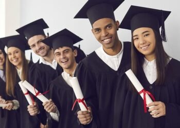 10 Career Quotes That Will Inspire Any Recent College Grad