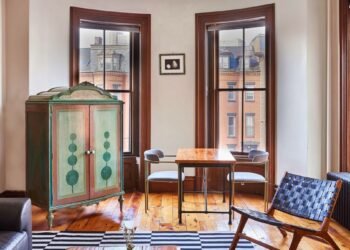 17 Best Airbnbs in Boston, From a Beacon Hill Townhouse to a Charlestown House Boat