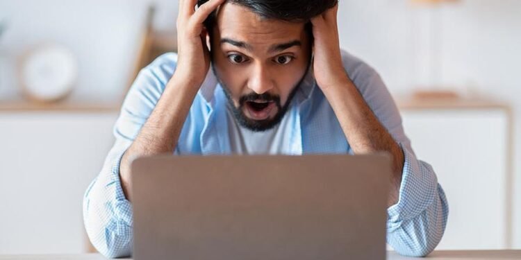 7 Reasons Why You're Unhappy At Work (And How To Fix It)