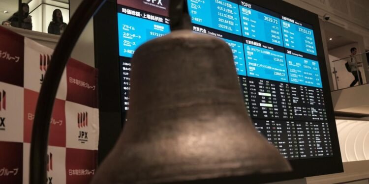 Asian Stocks Eye Early Gains as Rate Cut Bets Firm: Markets Wrap