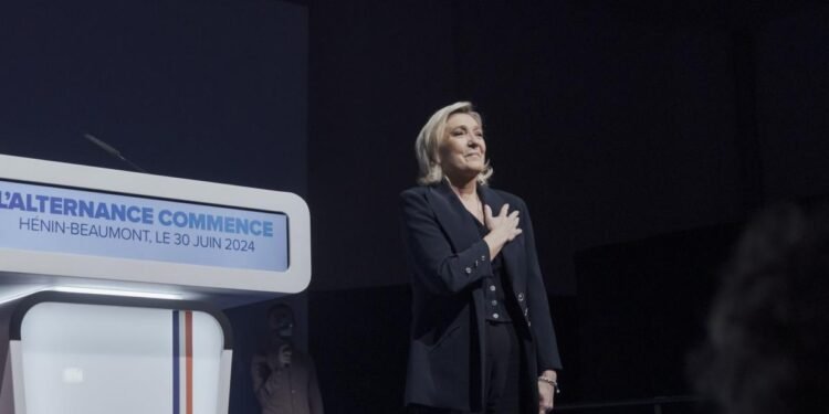 Euro Rises After French Vote, China Shares Slip: Markets Wrap