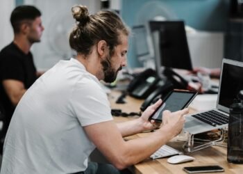 Large Employers Grapple with Return-to-Office Mandates