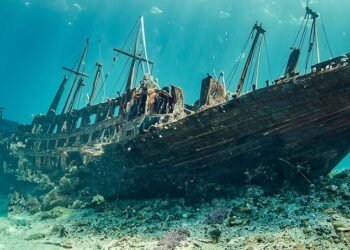 Sunken treasure: The hunt to return more than £300billion of silver and gold currently at the bottom of the ocean to the British coffers is on