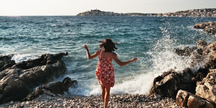 7 Essentials To Help With Migraines While You're Traveling
