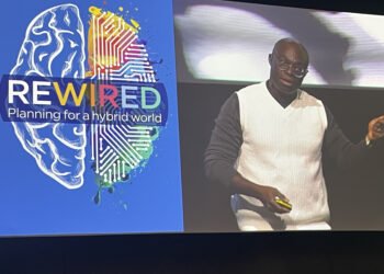 'Swivel-chair approach' to tech stifling adviser productivity