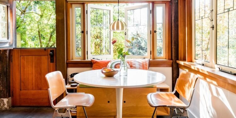 17 Best Airbnbs in Seattle for Solo Trips, Family Stays, and More