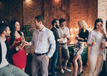 4 Easy Ways To Network During The Holidays