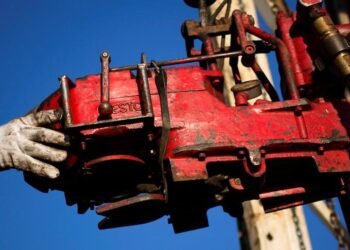 Oil prices set for second annual loss in a row, stable day on day By Reuters