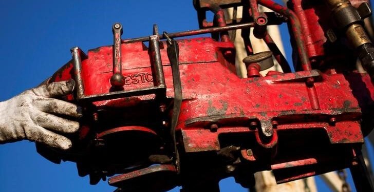 Oil prices set for second annual loss in a row, stable day on day By Reuters