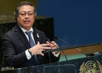 Colombian planes carrying US deportees arrive in Bogota after Trump-Petro row