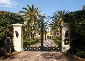 Gate to mansion driveway
