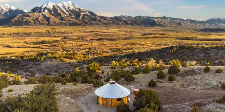 28 Places to Stay In and Near Yellowstone National Park (2025)