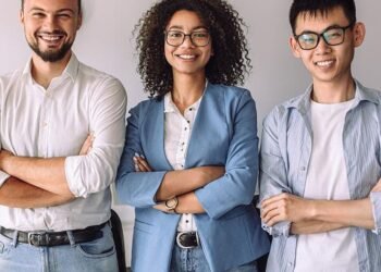 4 Tips For Becoming The Co-Worker Everyone Loves