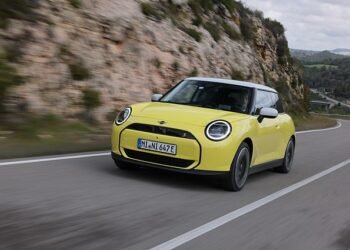 The Oxford Edition of the Mini, which Mini USA has brought back for the 2025 lineup