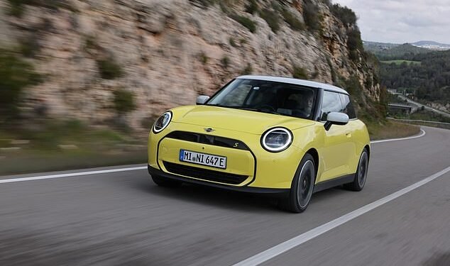The Oxford Edition of the Mini, which Mini USA has brought back for the 2025 lineup