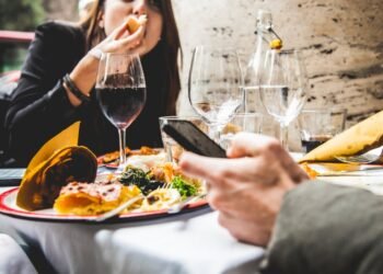 Split the Bill, Avoid the Headaches With These Credit Cards and Apps