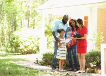 Weekly Mortgage Rates Fall as Buying Season Heats Up