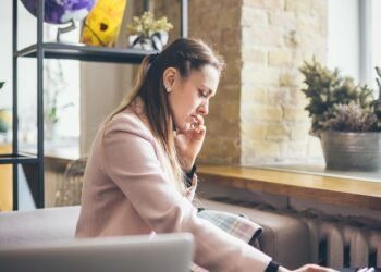 How To Decline A Job Offer (The Right Way)